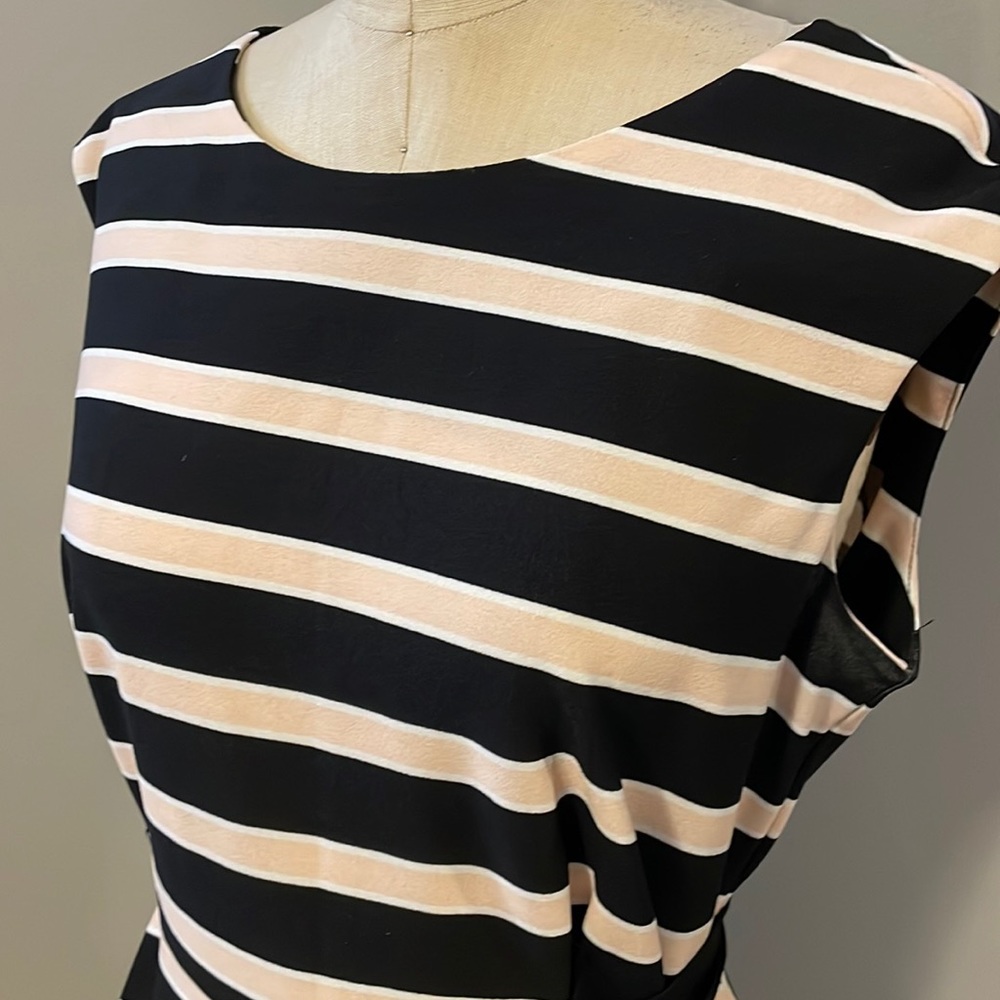 Roz & Ali sleeveless striped tie waist midi dress - Picture 2 of 8